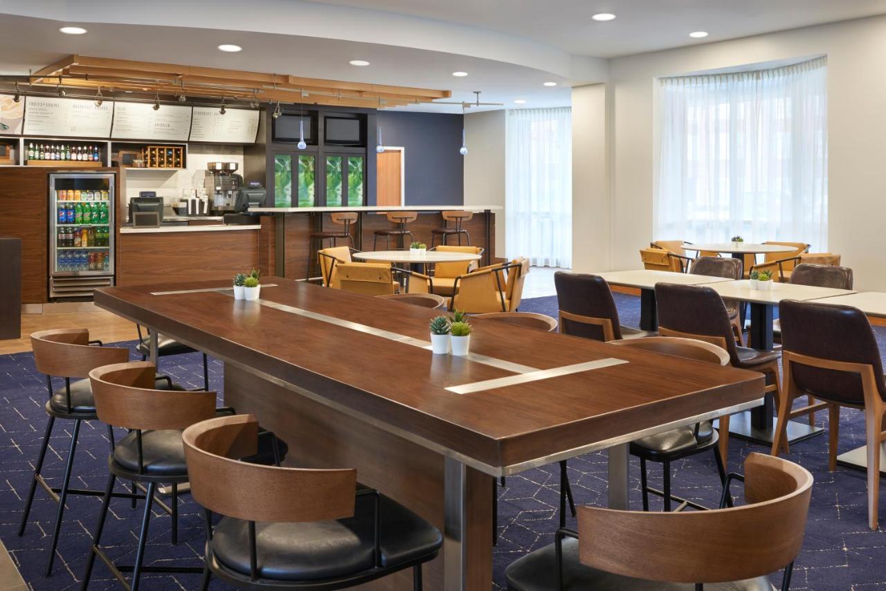 Отель Courtyard By Marriott Toronto Mississauga/Meadowvale Экстерьер фото