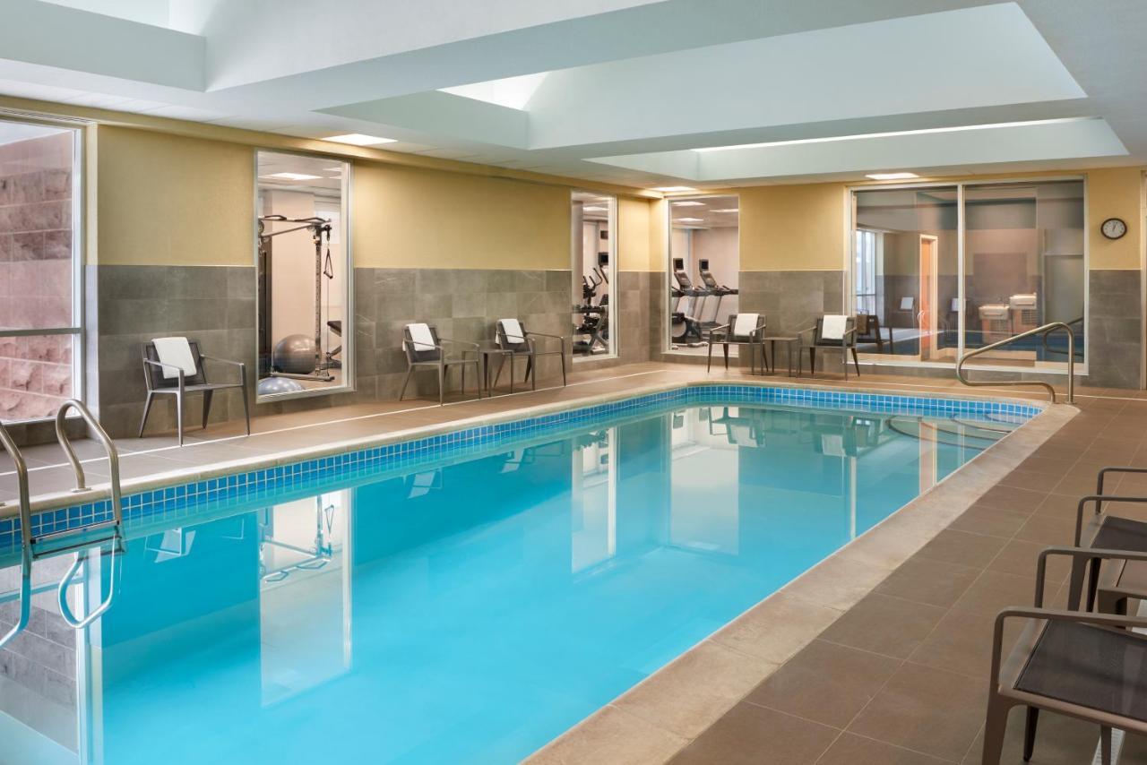 Отель Courtyard By Marriott Toronto Mississauga/Meadowvale Экстерьер фото