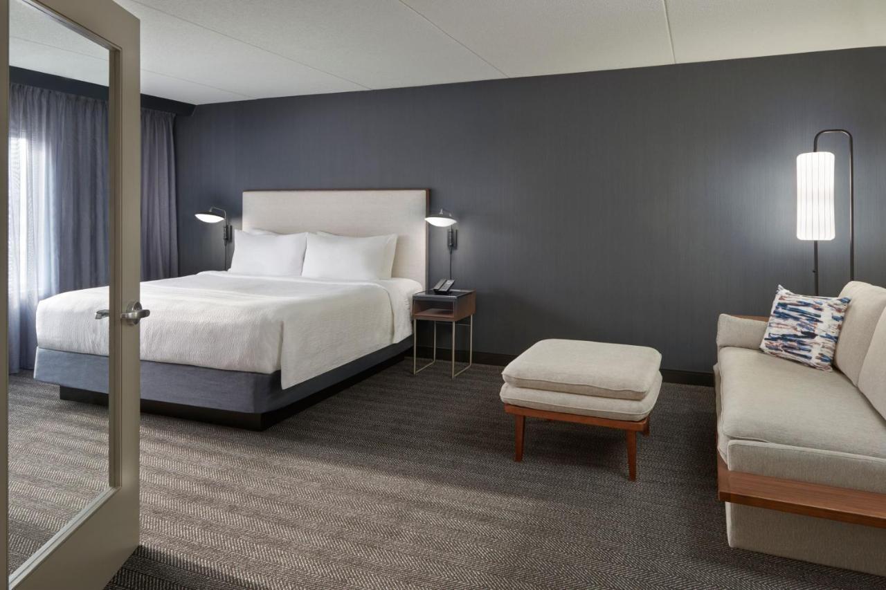 Отель Courtyard By Marriott Toronto Mississauga/Meadowvale Экстерьер фото