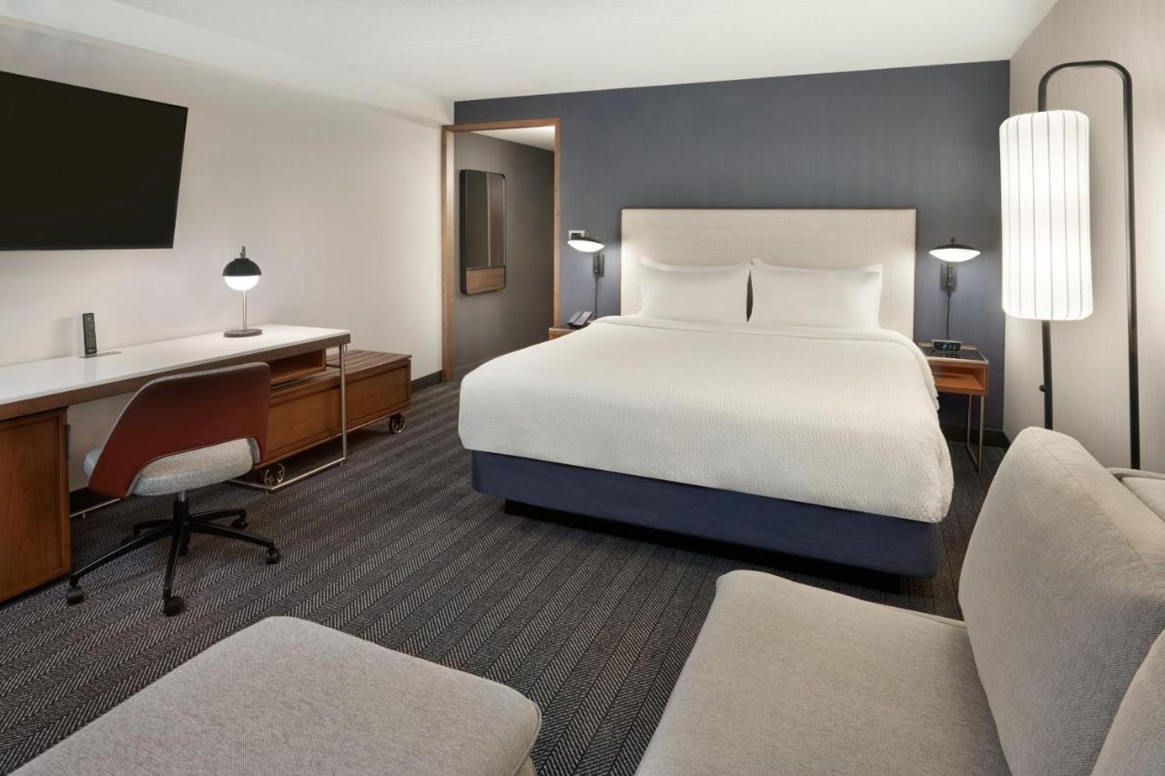 Отель Courtyard By Marriott Toronto Mississauga/Meadowvale Экстерьер фото