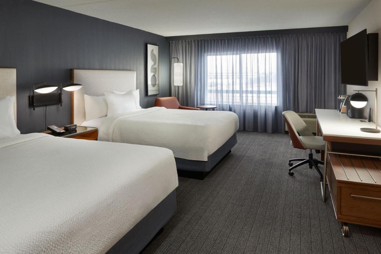 Отель Courtyard By Marriott Toronto Mississauga/Meadowvale Экстерьер фото